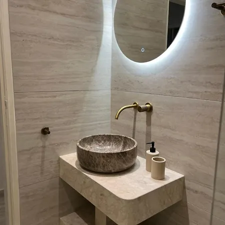 Nikos Harbour * Lachi