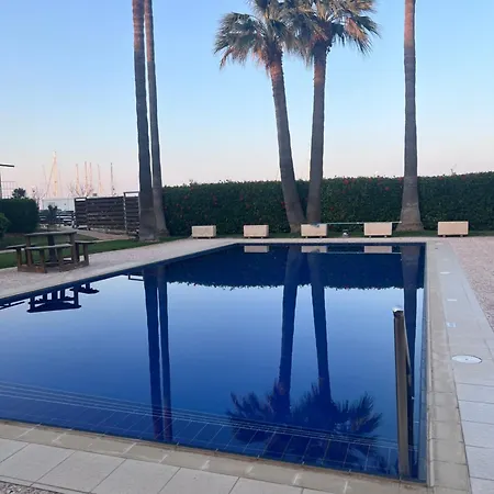 Nikos Harbour Apartmán *