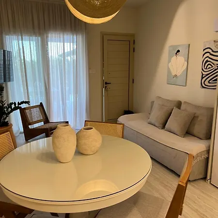 Nikos Harbour アパート