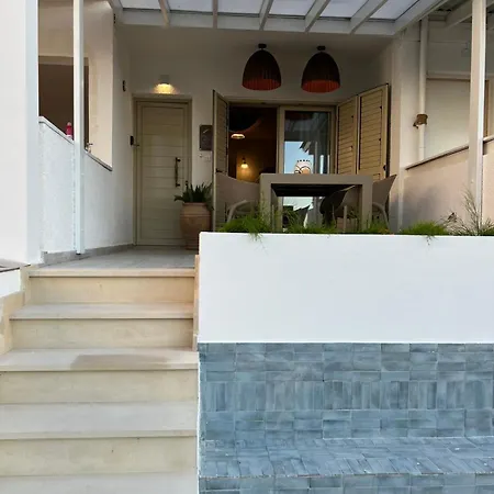 Nikos Harbour * Lachi