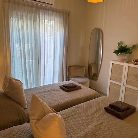 Nikos Harbour Apartmán *