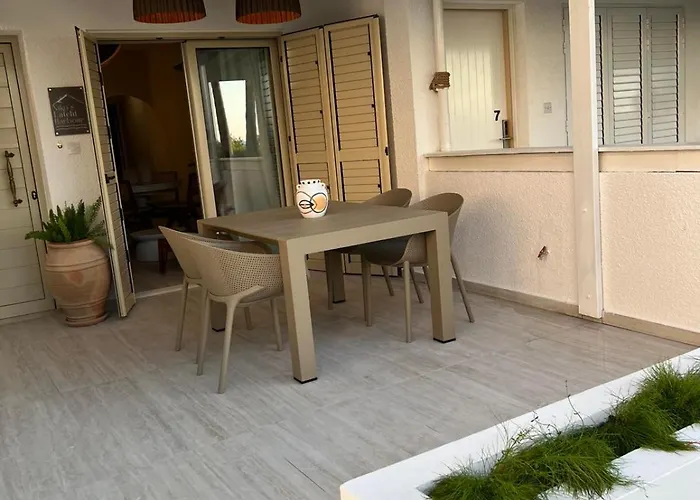 Nikos Harbour Apartment Lachi